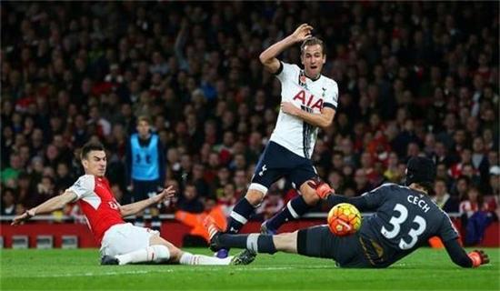 他与妻子结 他与妻子结